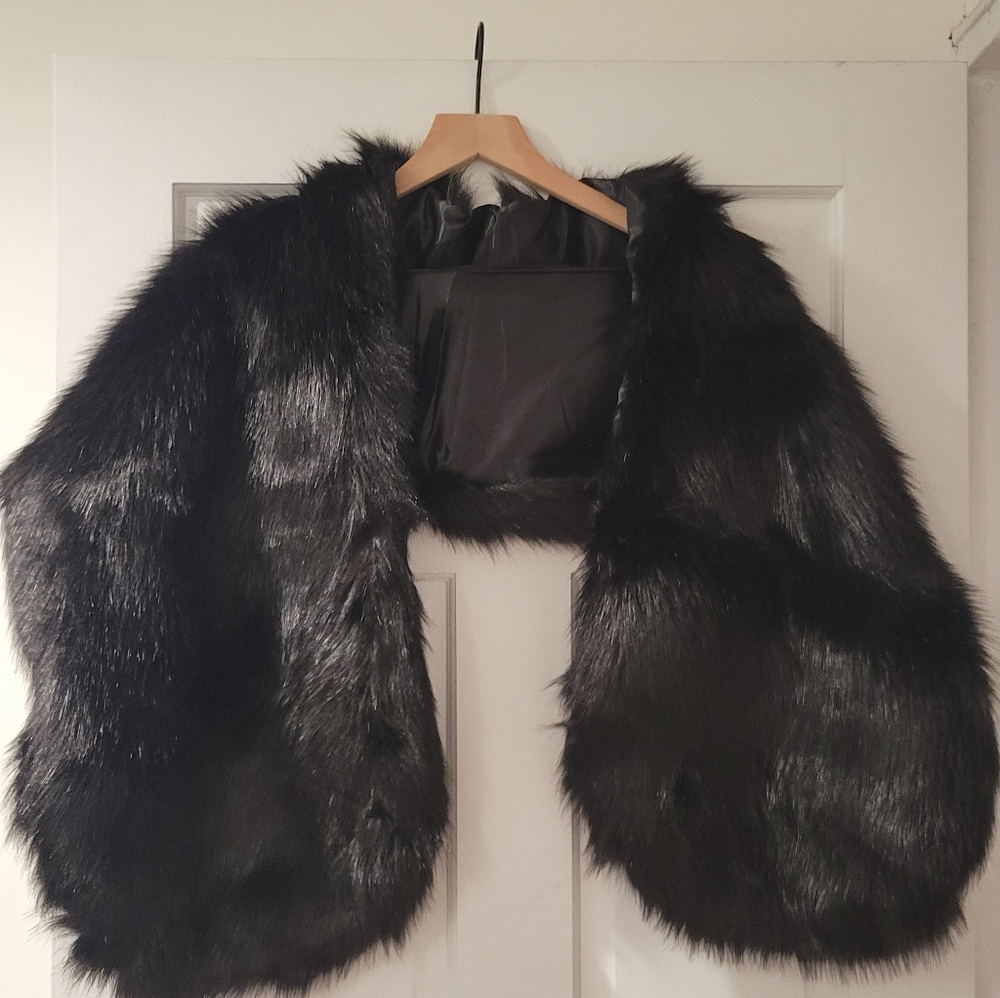 Elegant Black Faux Fur Women's Shawl